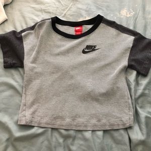 Black and gray Nike T-shirt